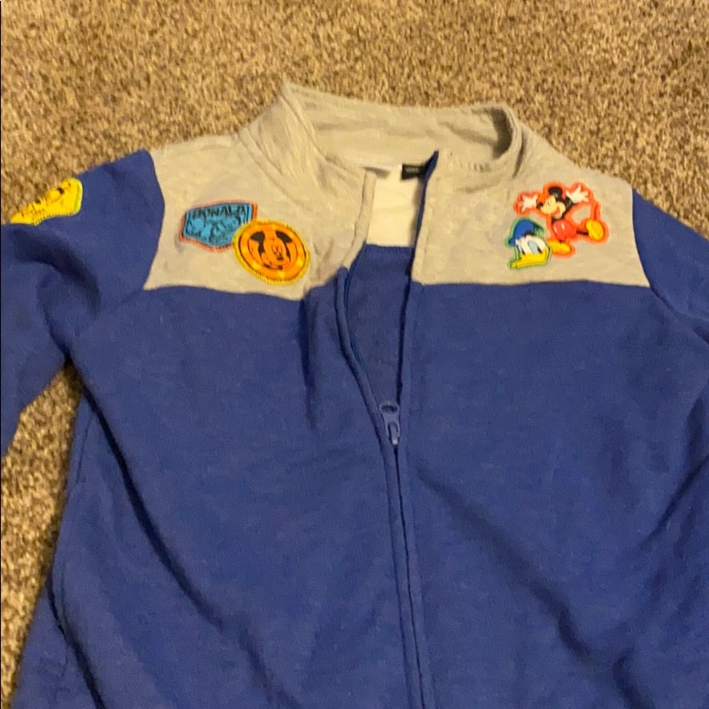 5T Disney sweatshirt